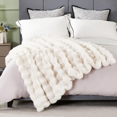 Faux rabbit fur bubble fleece blanket 50x60 inches, thickened and warm decorative blanket